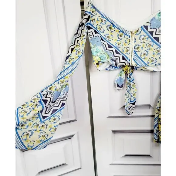 EUC AKIRA Floral Cropped Wrap Bell Sleeve Top - Small - Picture 9 of 13